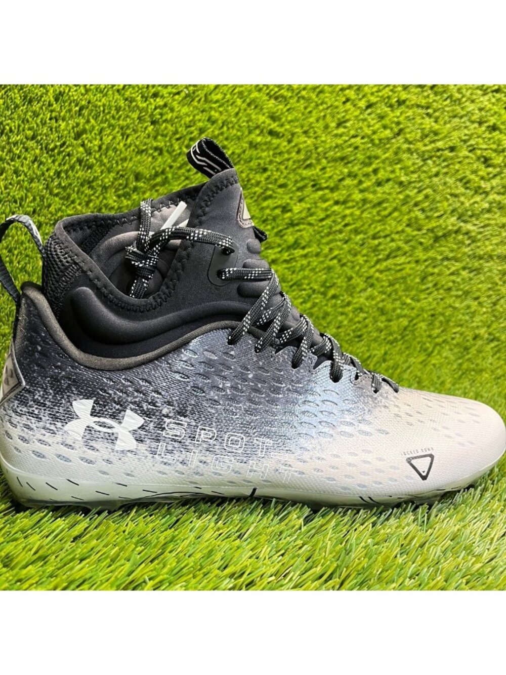Under Armour Spotlight Lux MC 2.0 Mens Size 13 Black White Football Cleats